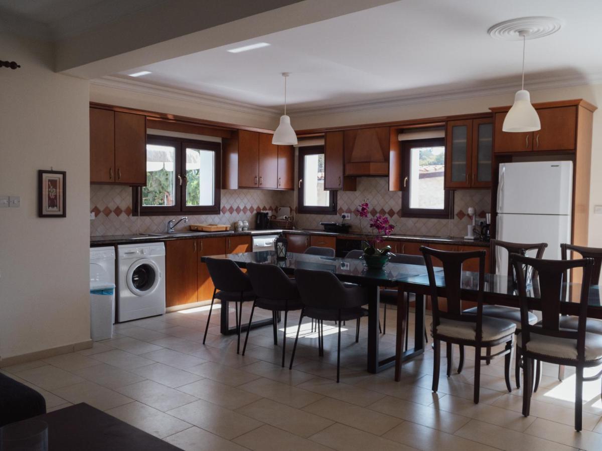 Villa Nikolina Dhrousha ภายนอก รูปภาพ