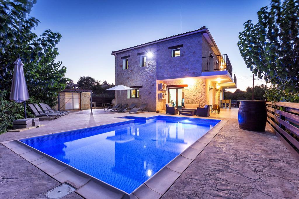 Villa Nikolina Dhrousha ภายนอก รูปภาพ