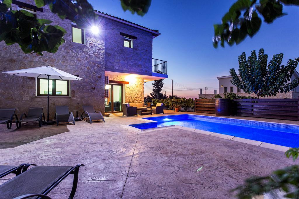 Villa Nikolina Dhrousha ภายนอก รูปภาพ