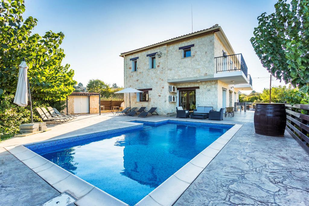 Villa Nikolina Dhrousha ภายนอก รูปภาพ