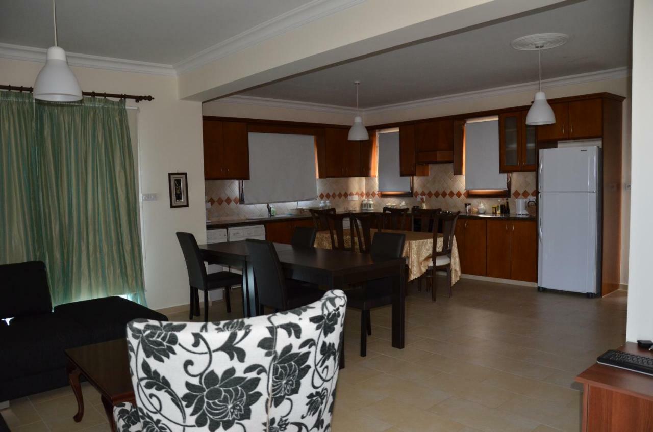 Villa Nikolina Dhrousha ภายนอก รูปภาพ